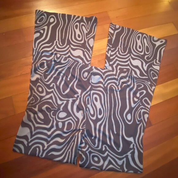 Boho Black and Gray Flared Leggings size Large - Picture 1 of 6